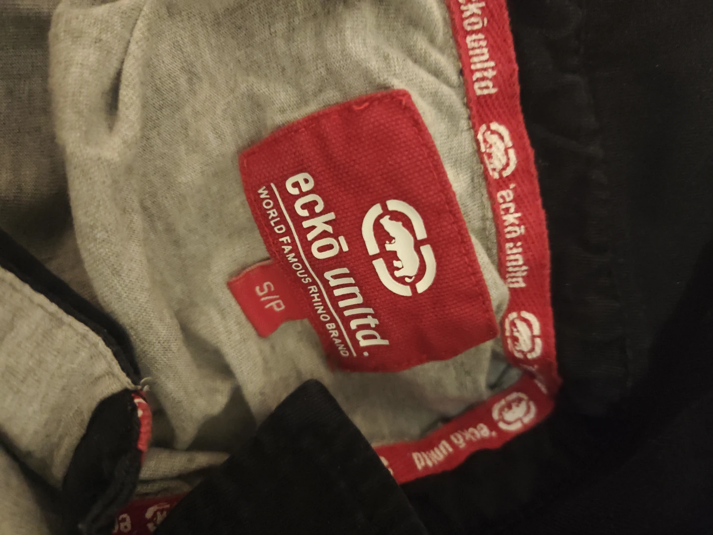 Bundle of 5 Tops - Reformation, Uniqlo, Ecko - photo 2