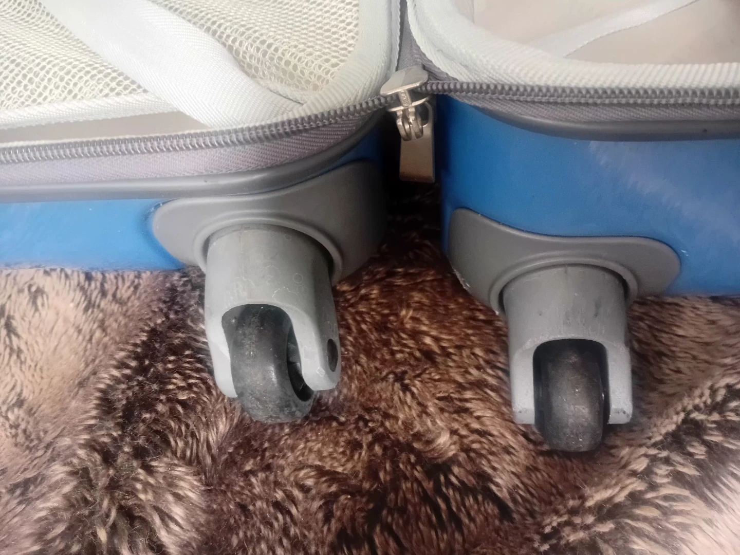 Blue Luggage, 18 " Spinner  Suitcase - photo 3