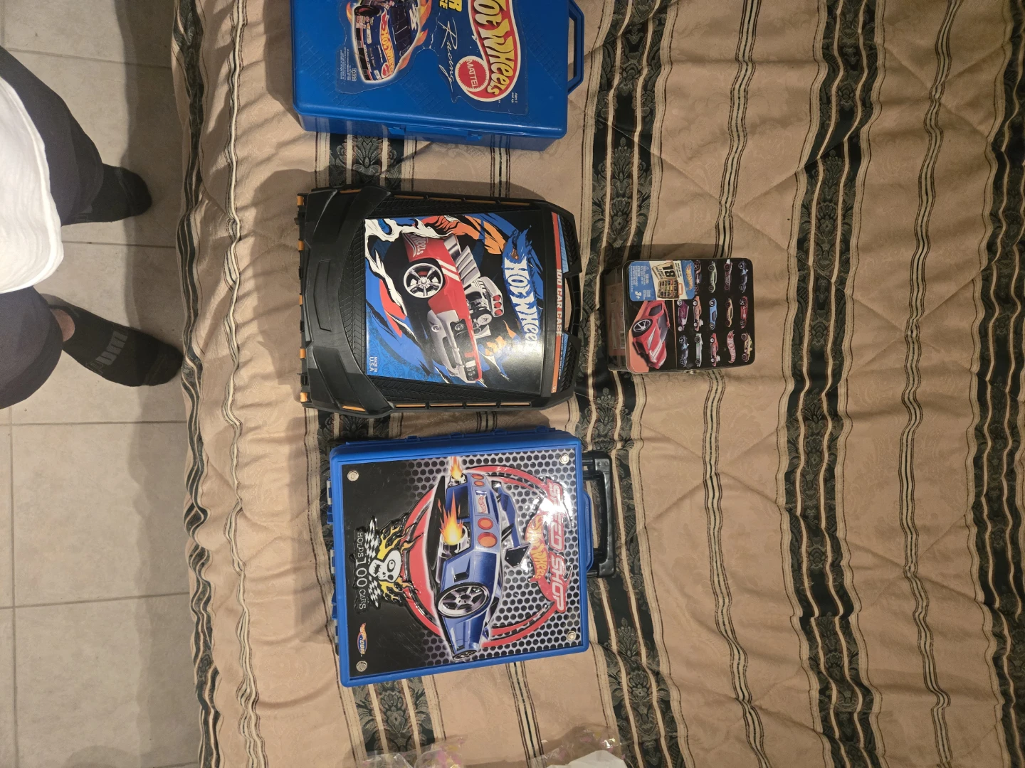 Hot Wheels Car Carry Cases with cars 70s 80s plus years
