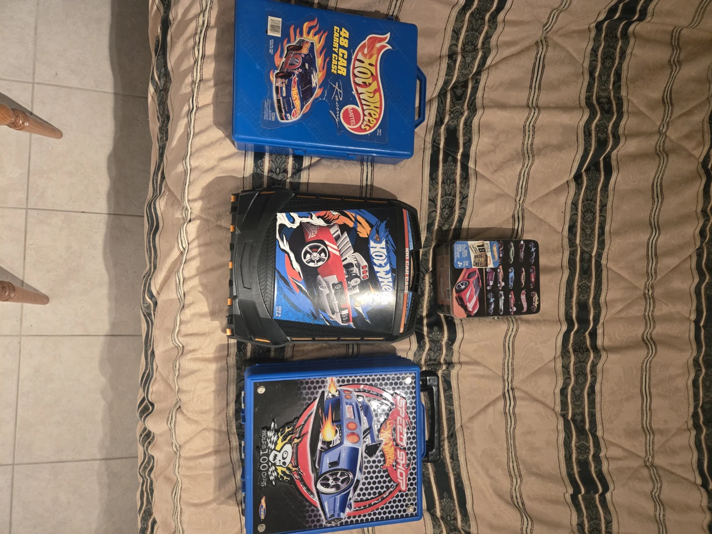 Hot Wheels Car Carry Cases with cars 70s 80s plus years - photo 3