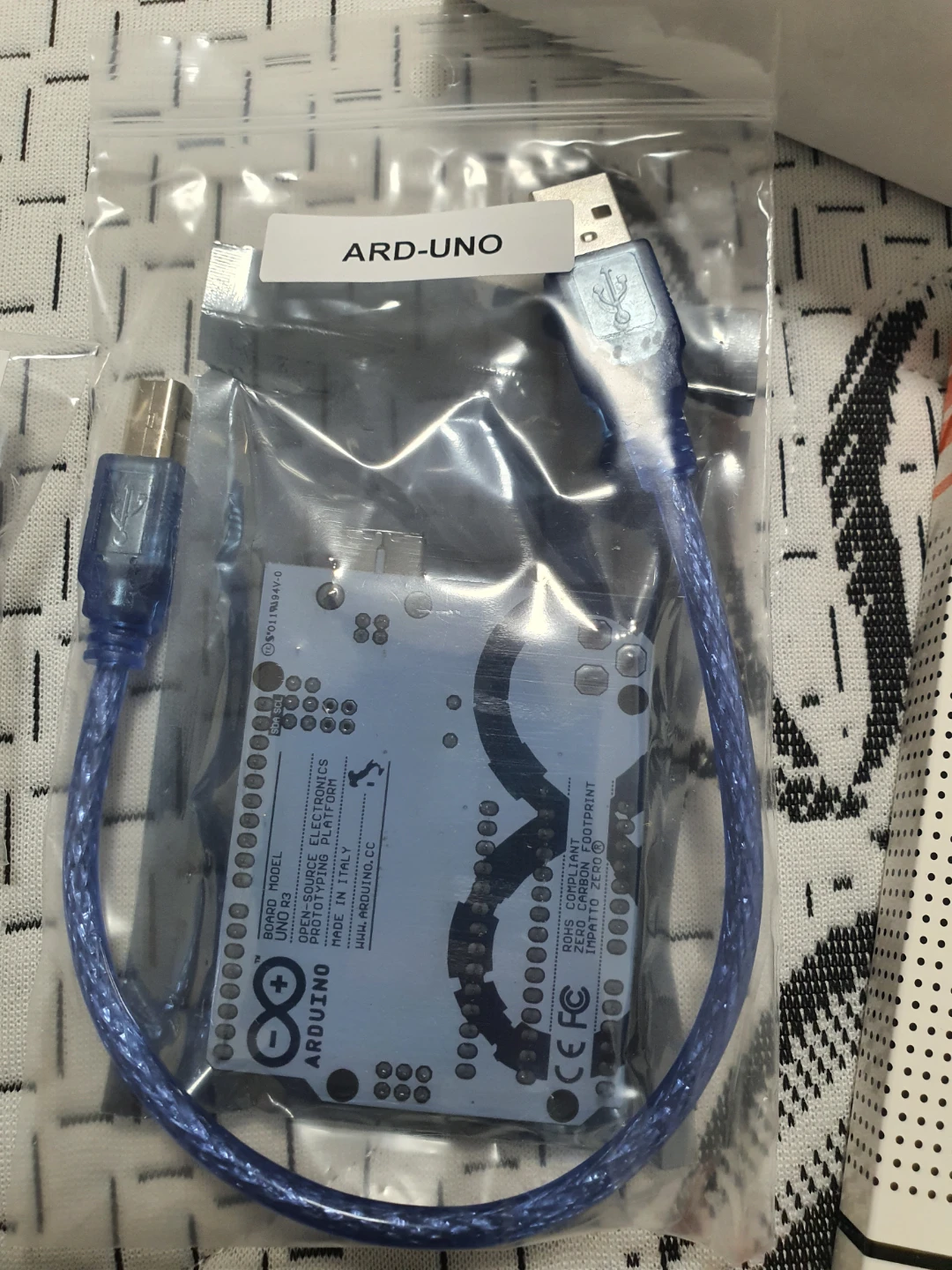 *NEW UNOPENED* Arduino Uno R3 Starter kit Everything included - photo 3