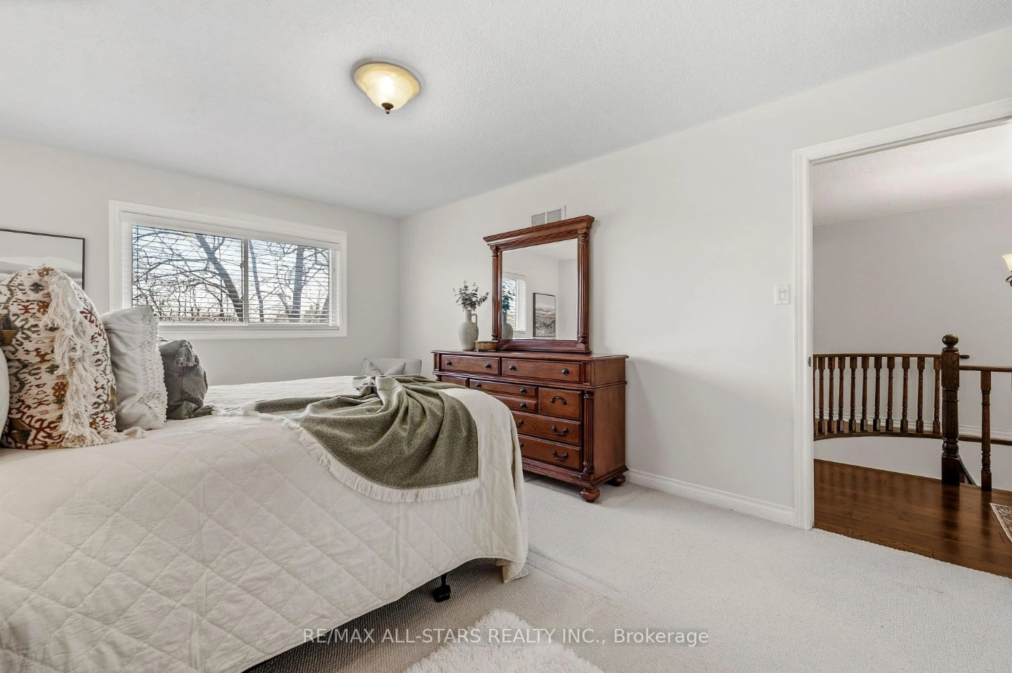 Wooden Sleigh Bed Frame with Matching Nightstands and Dresser - photo 3