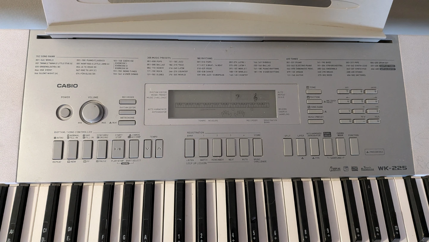 Casio WK-225 keyboard with stand – Good condition - photo 3