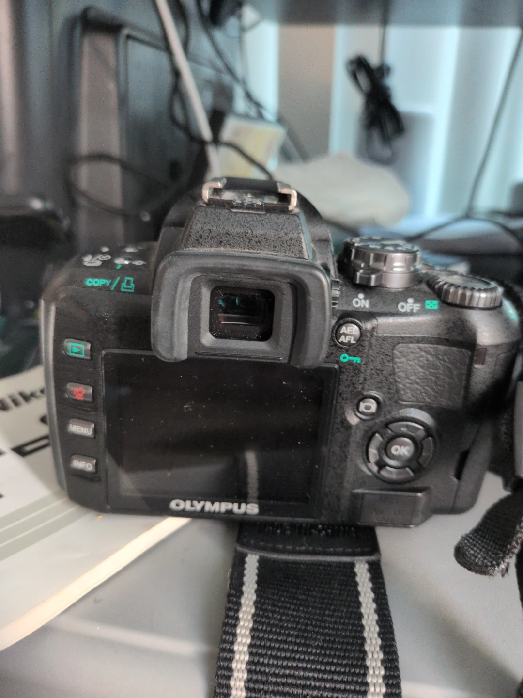 Olympus E-410 Digital Camera - photo 2