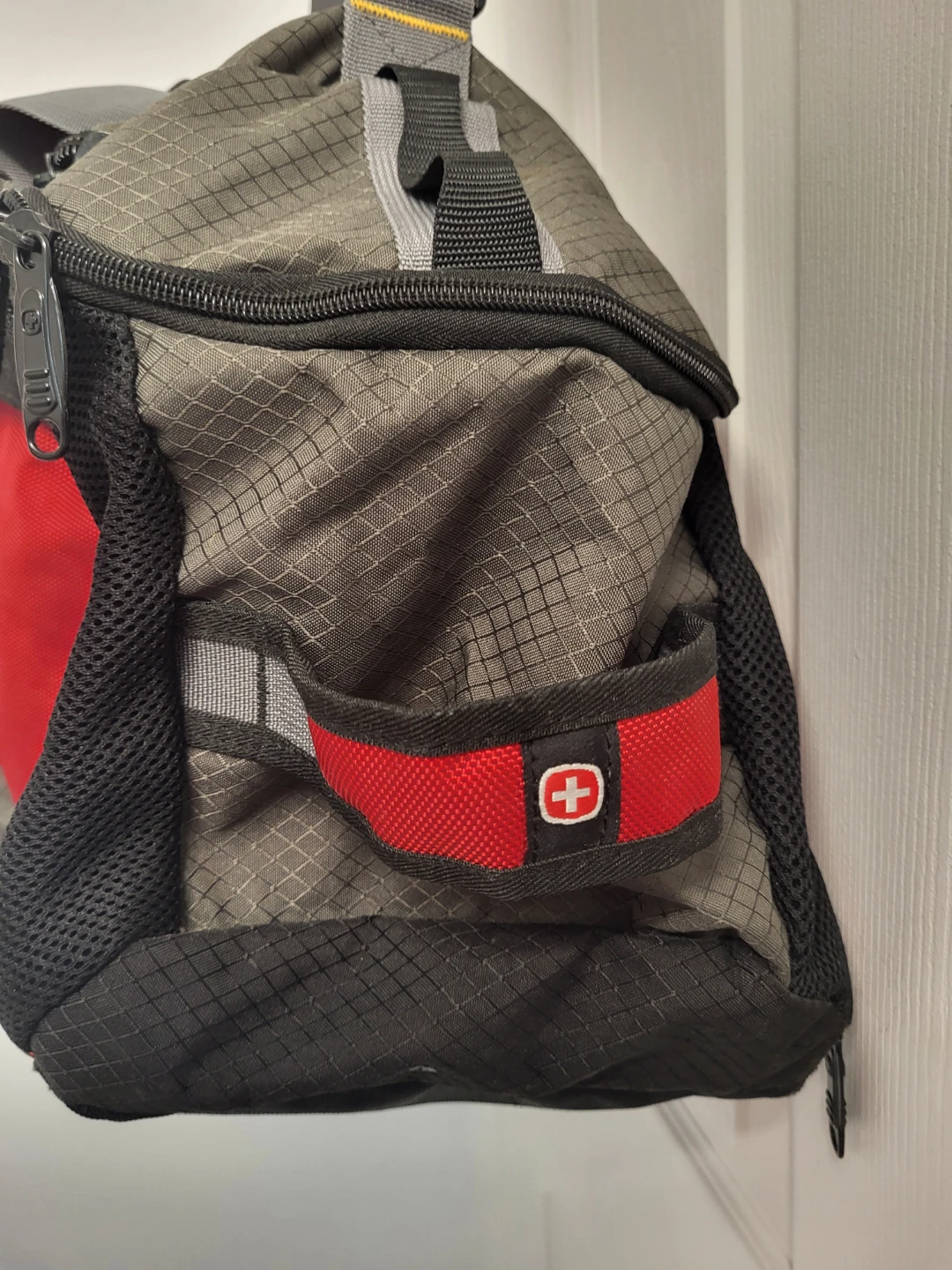 Swiss Gear Red & Grey Duffle Bag - photo 5
