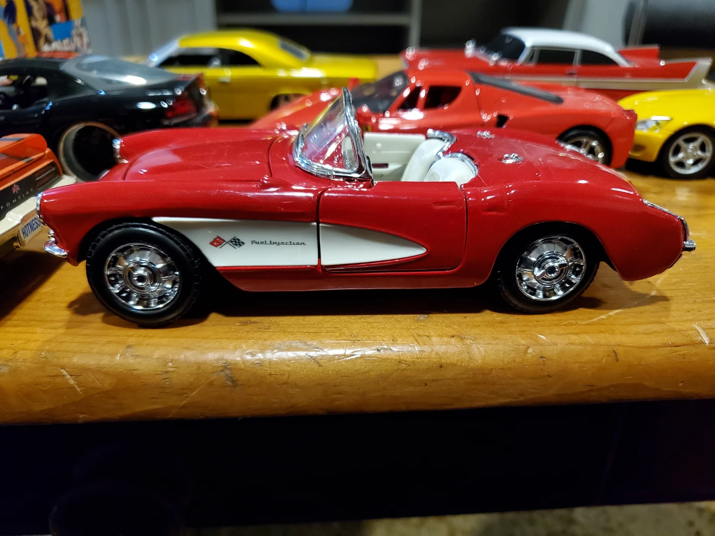 1/24 1957 Corvette die-cast model car