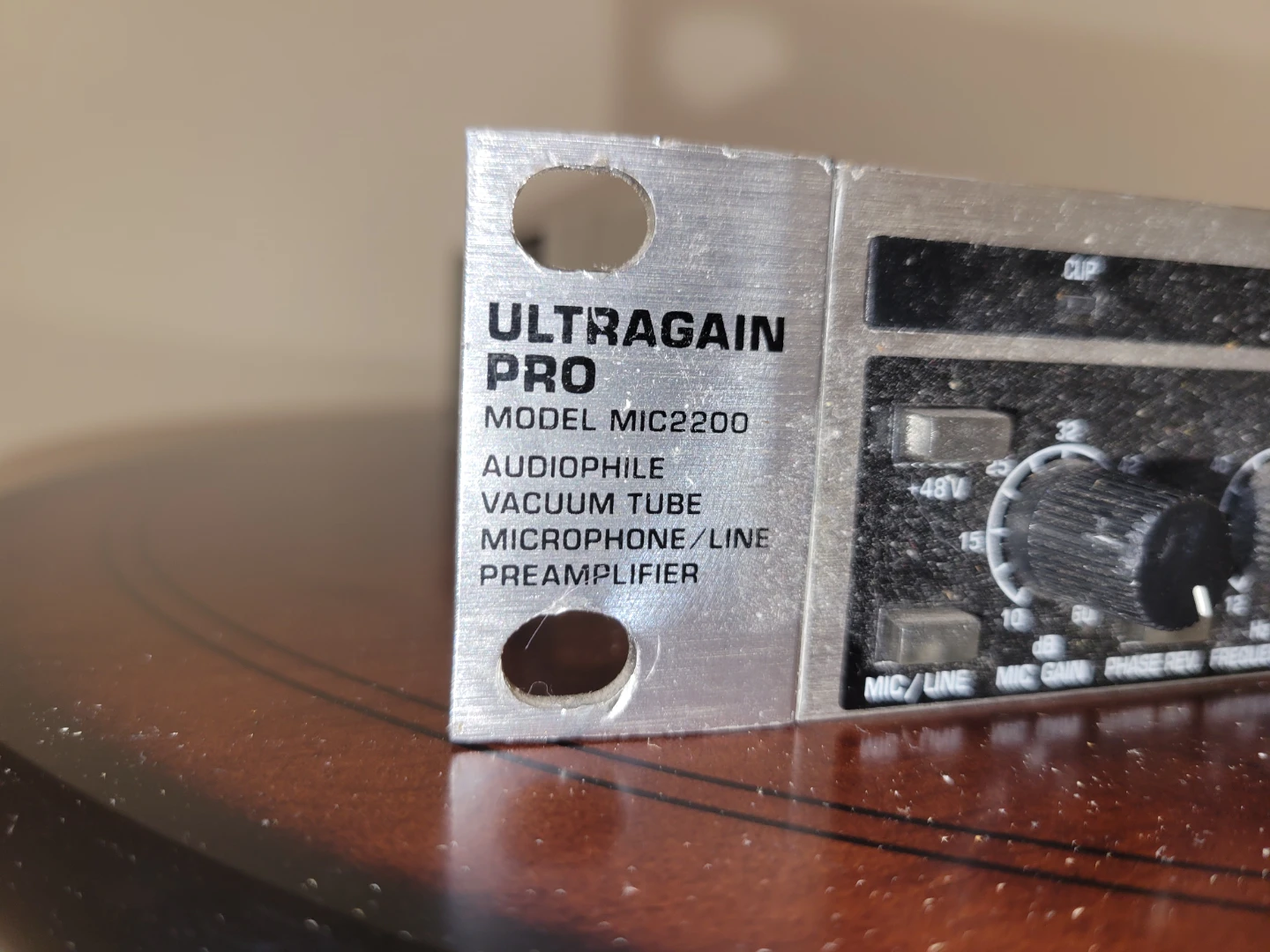 Behringer Ultragain Pro MIC2200 Tube Preamplifier - photo 4
