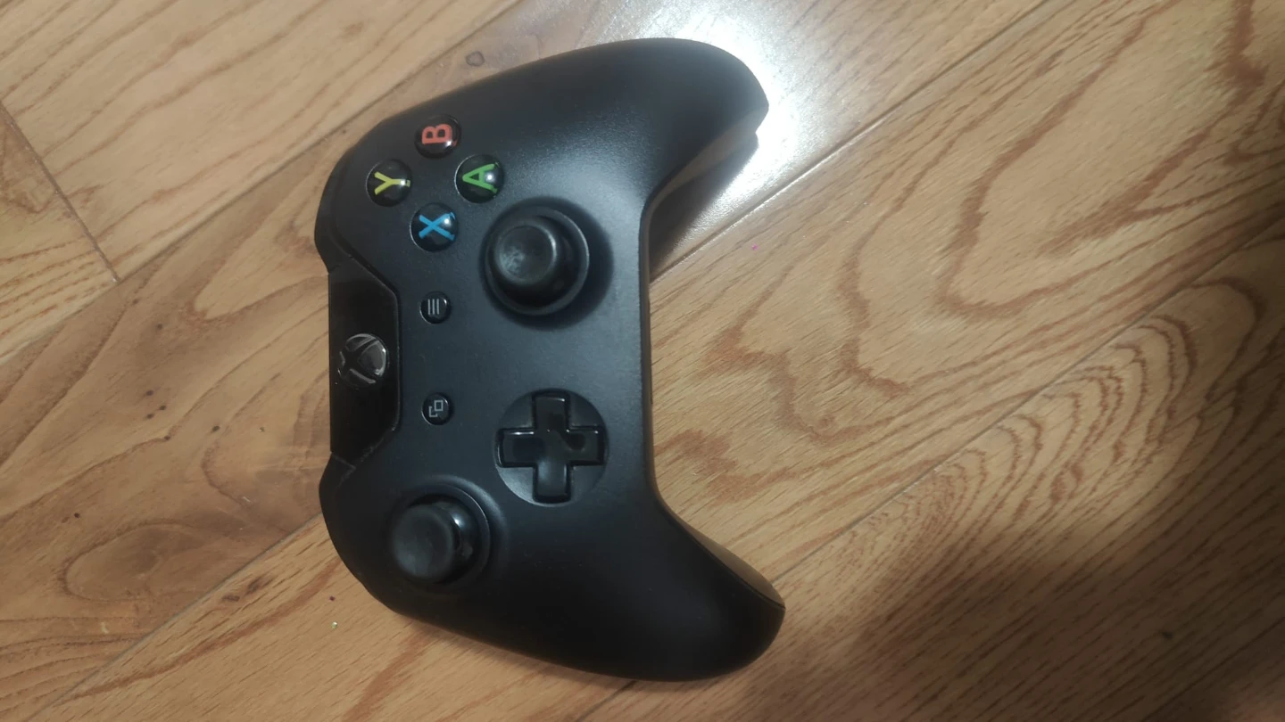 Xbox one  with controller - photo 3