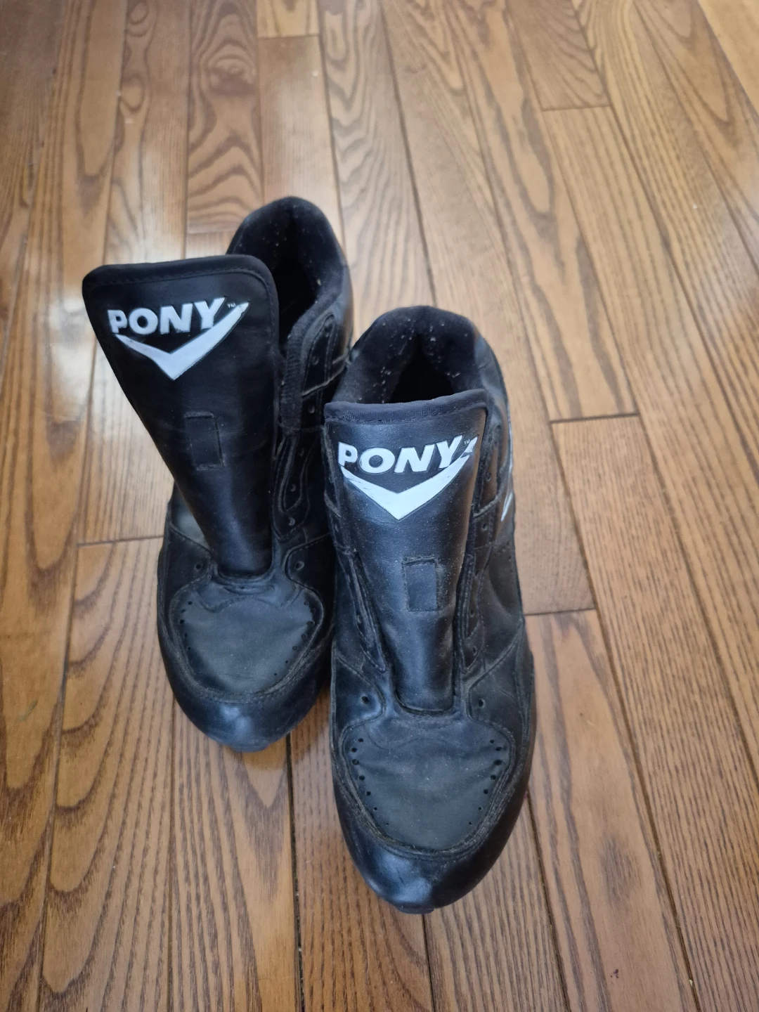 PONY Lady Hot Corner Mid Football Cleats