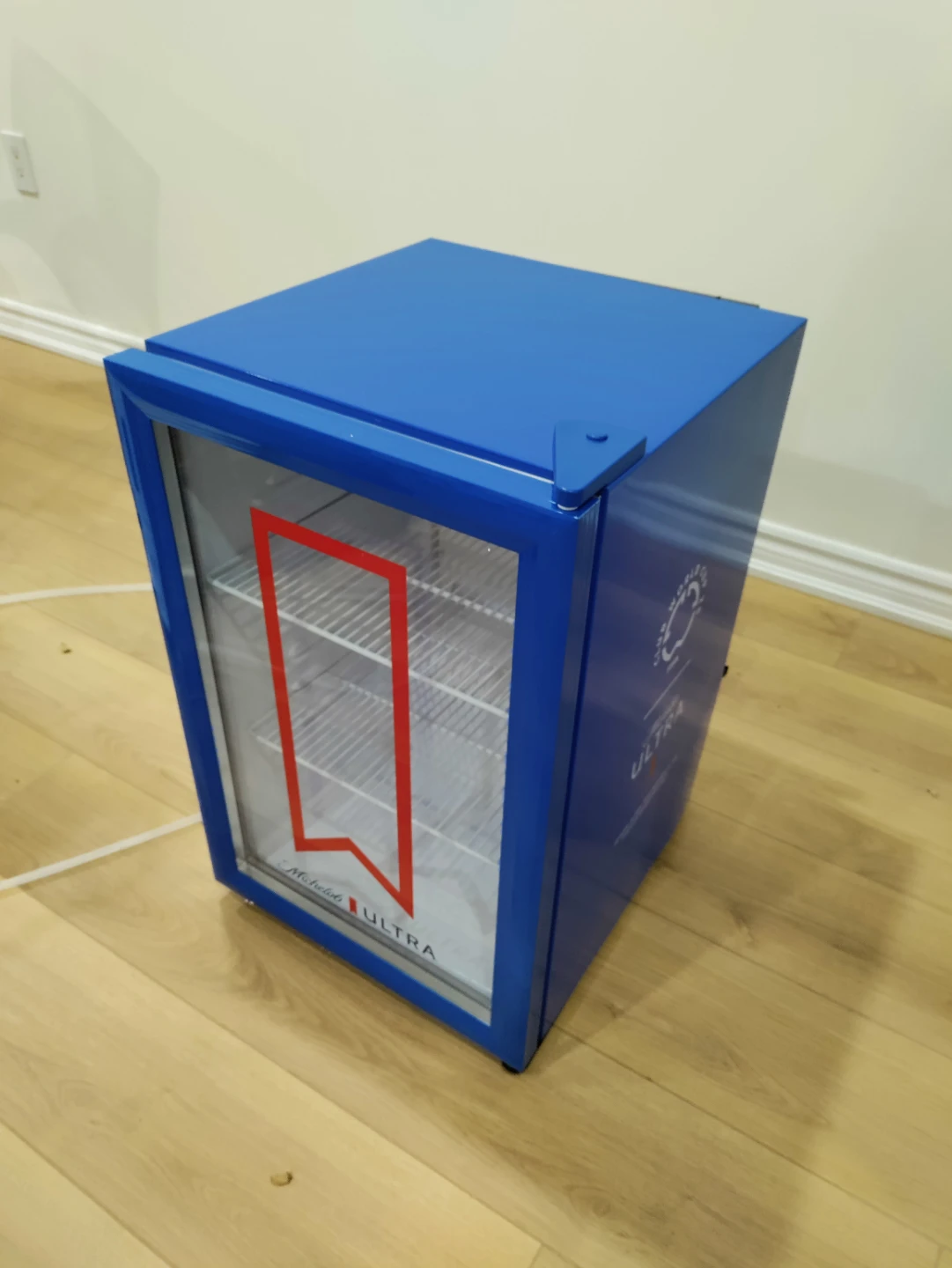 Brand New Glass Door Mini Fridge / Beverage Cooler (Unused) - photo 2
