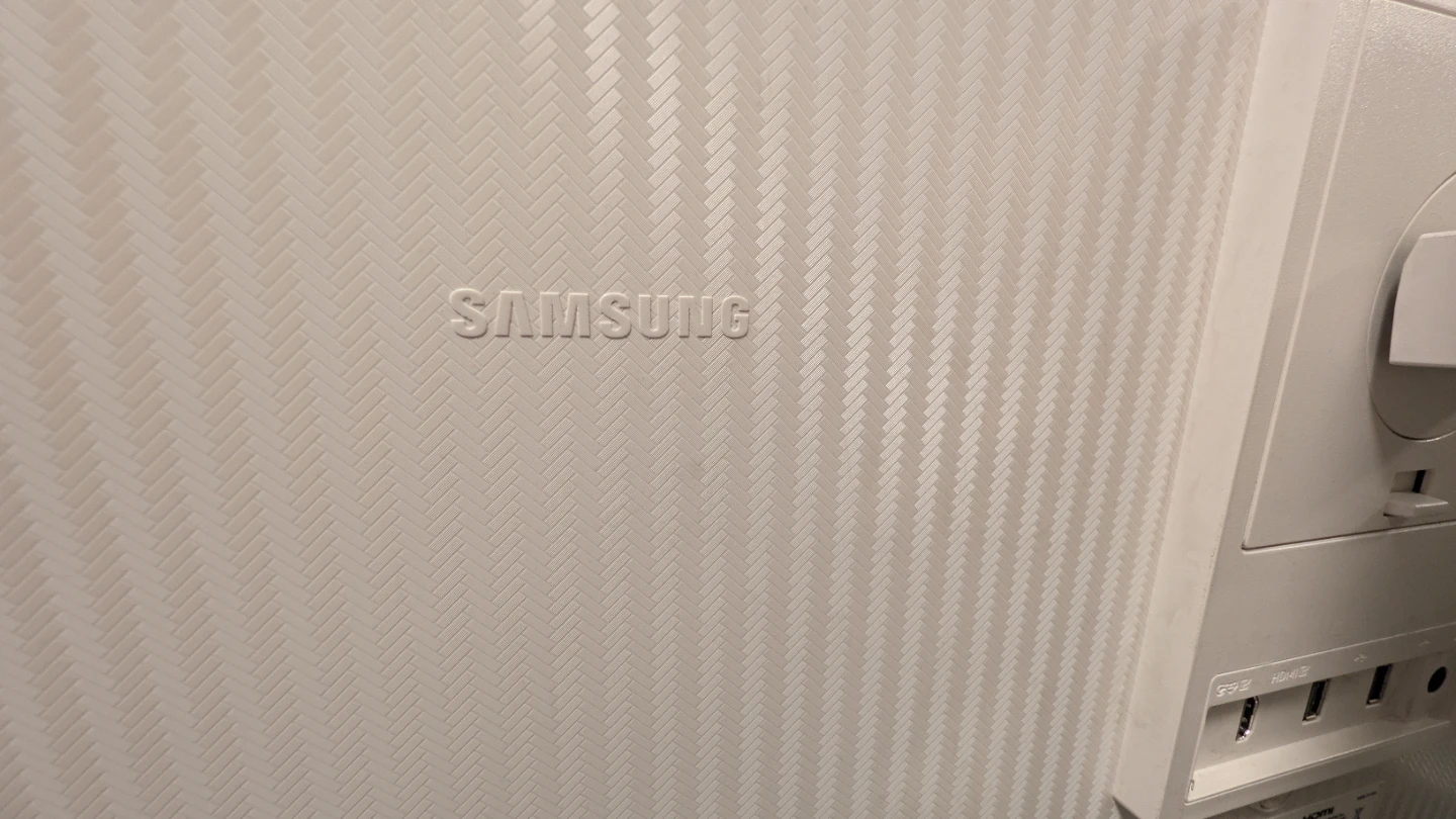 32 inch Samsung M8 Smart Monitor - photo 2