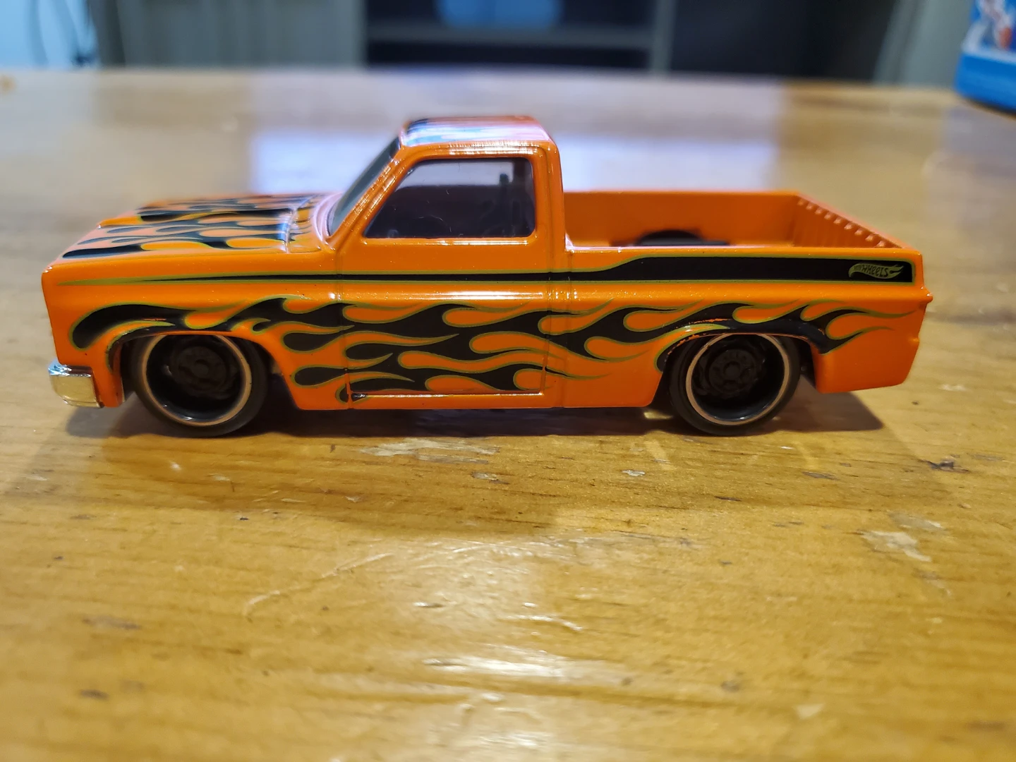 1/43 Hot Wheels XL, 83 Chevy Silverado Die-cast Truck