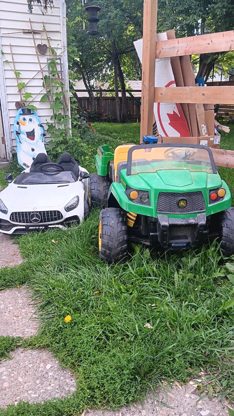 John Deere 12-Volt Ride-On Toy Gator - photo 3