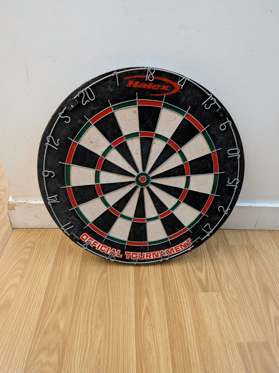 Halex Official Tournament Dartboard with Swiftflyte Surround