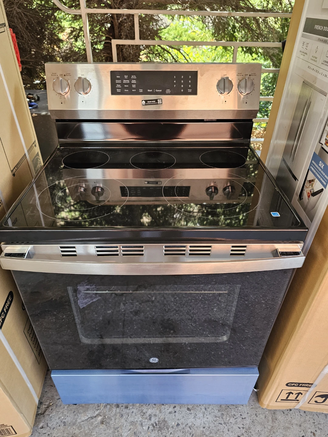 GE 30in wide Electric Range with Air Fry