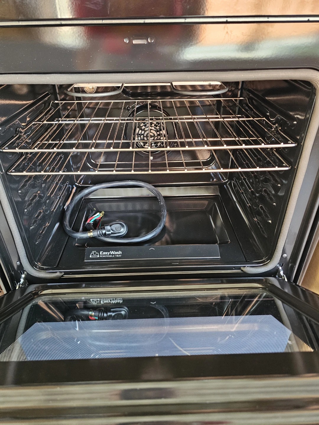 GE 30in wide Electric Range with Air Fry - photo 3
