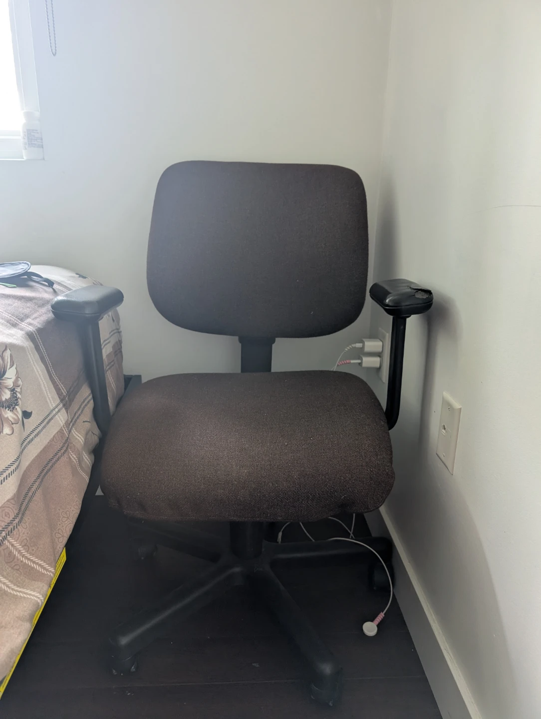 Brown office chair - photo 3