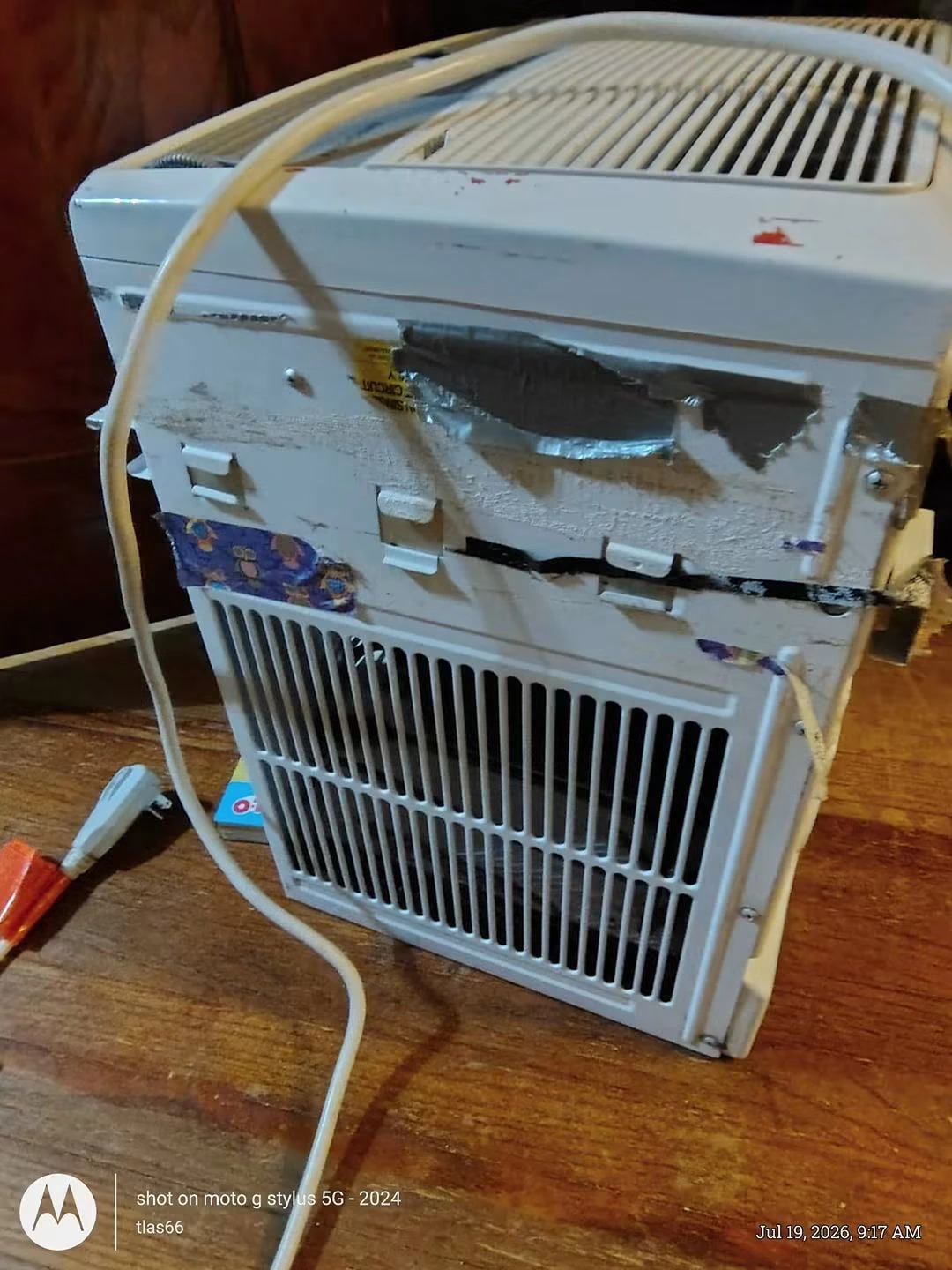 Frigidaire Window Air Conditioner - photo 3