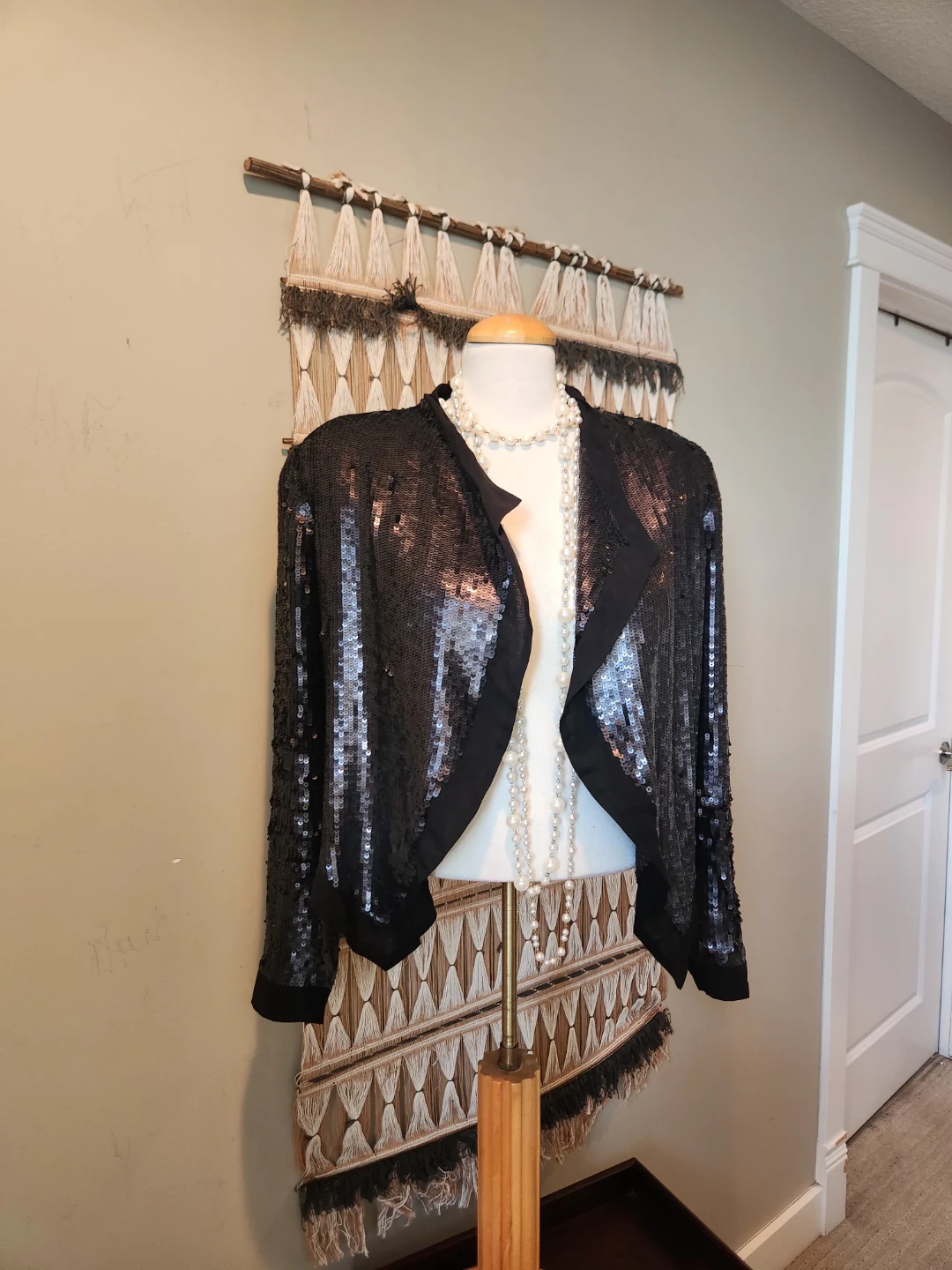NEW CLUB MONACO size small SILK Sparkly Black Sequined Jacket.