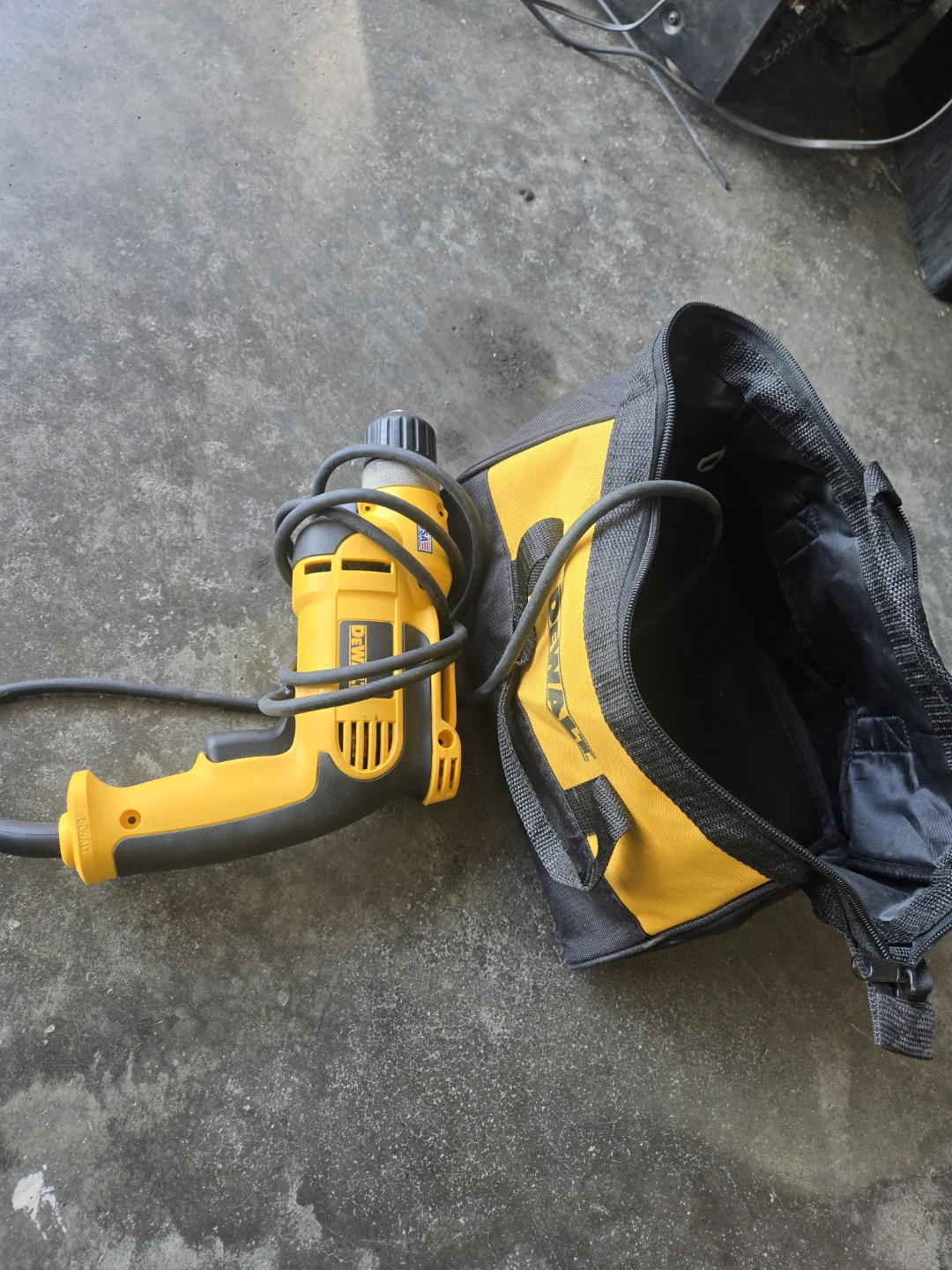 DeWalt DWD110 VSR Drill with Bag