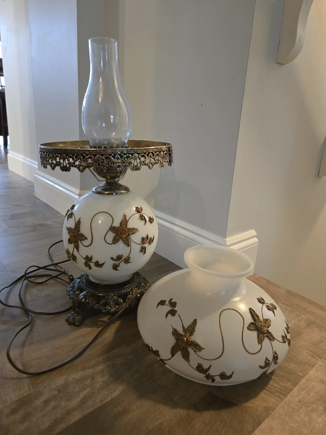Vintage White Milk Glass Table Lamp with Floral Accents - photo 2