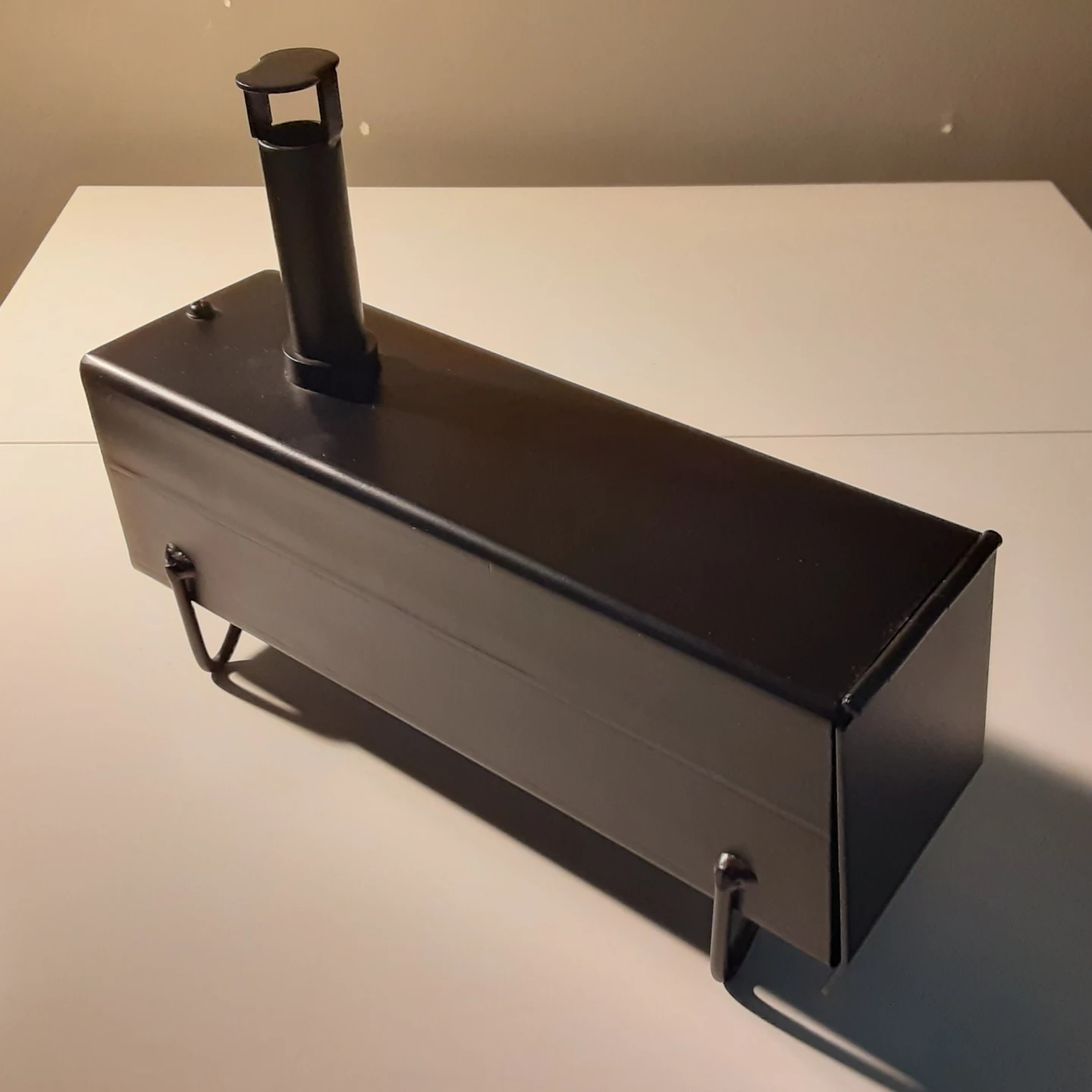 Black Metal Bug Smoker w/Chimney [Removable]