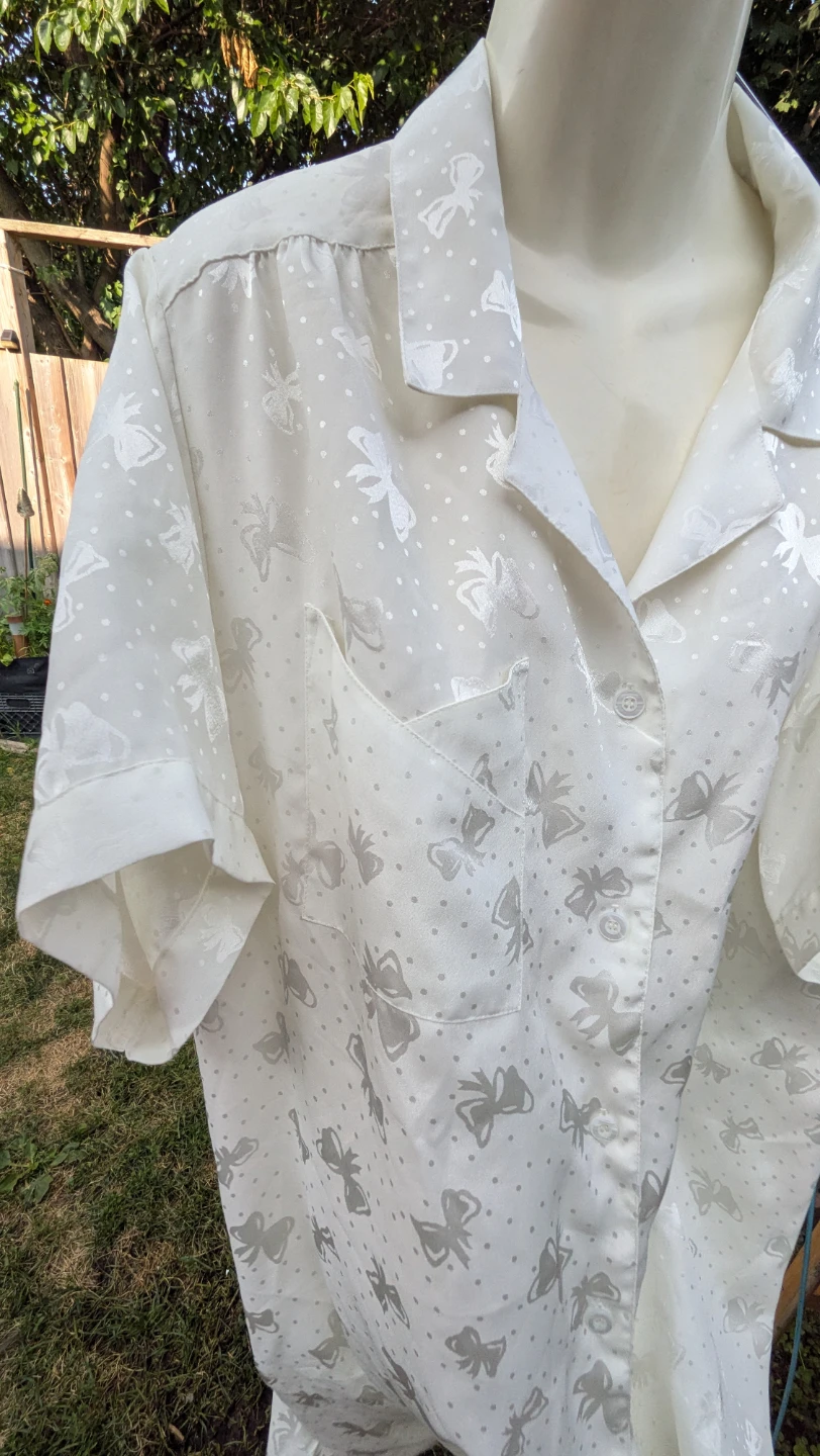 White Bow Print button down Nightie sz LARGE - photo 2