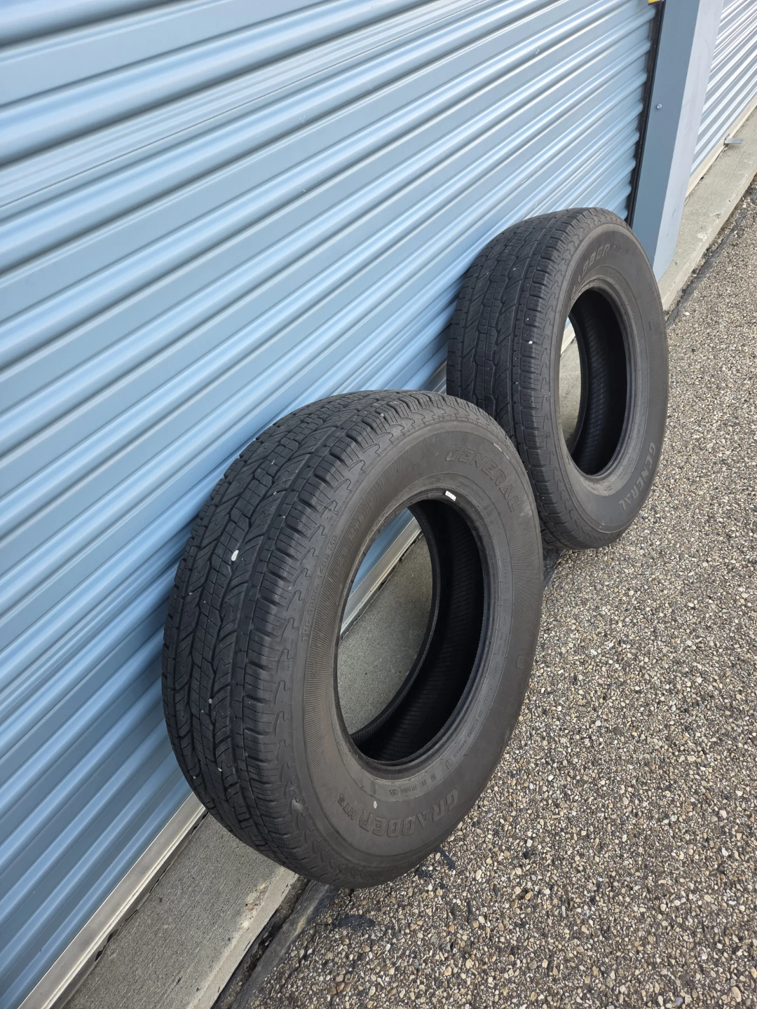 2 tire General Grabber Tire 255/70R17