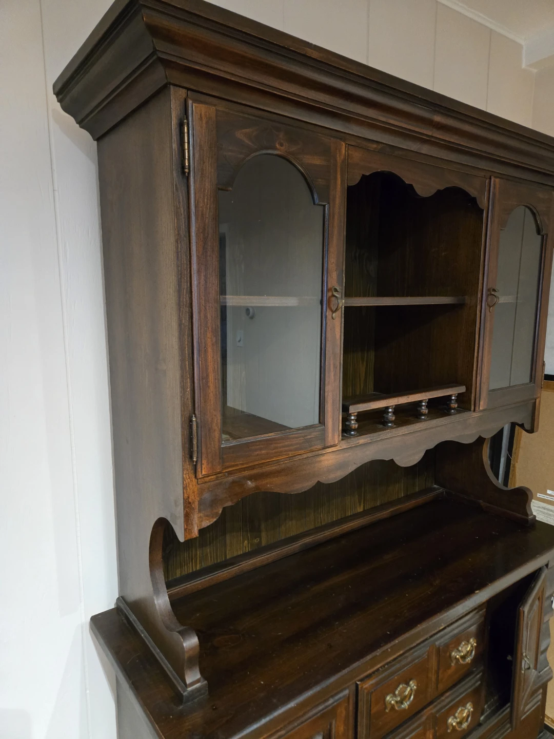 Vintage China Cabinet with Wet Bar - photo 3