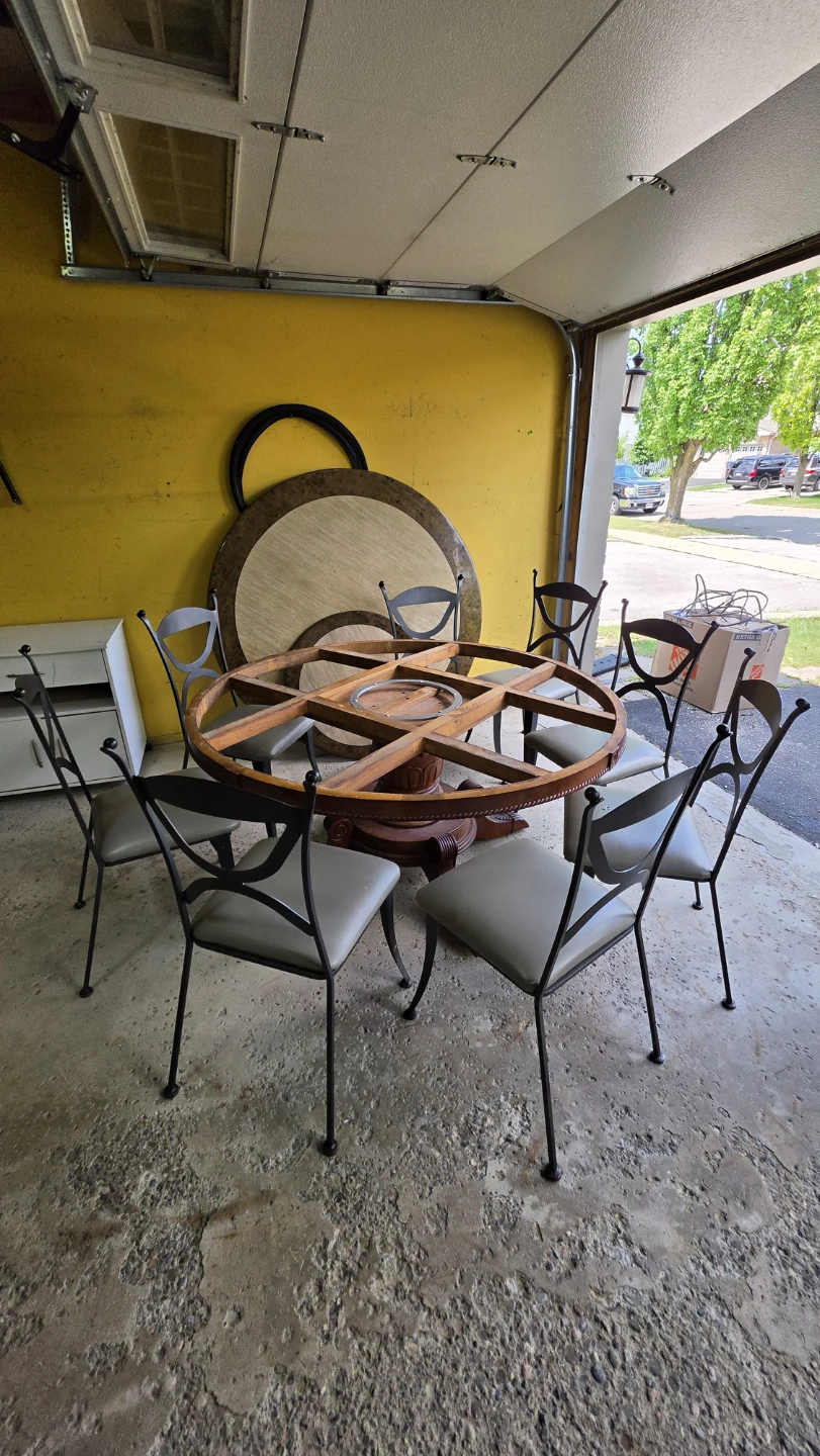 Round Dining Table with 8 Chairs