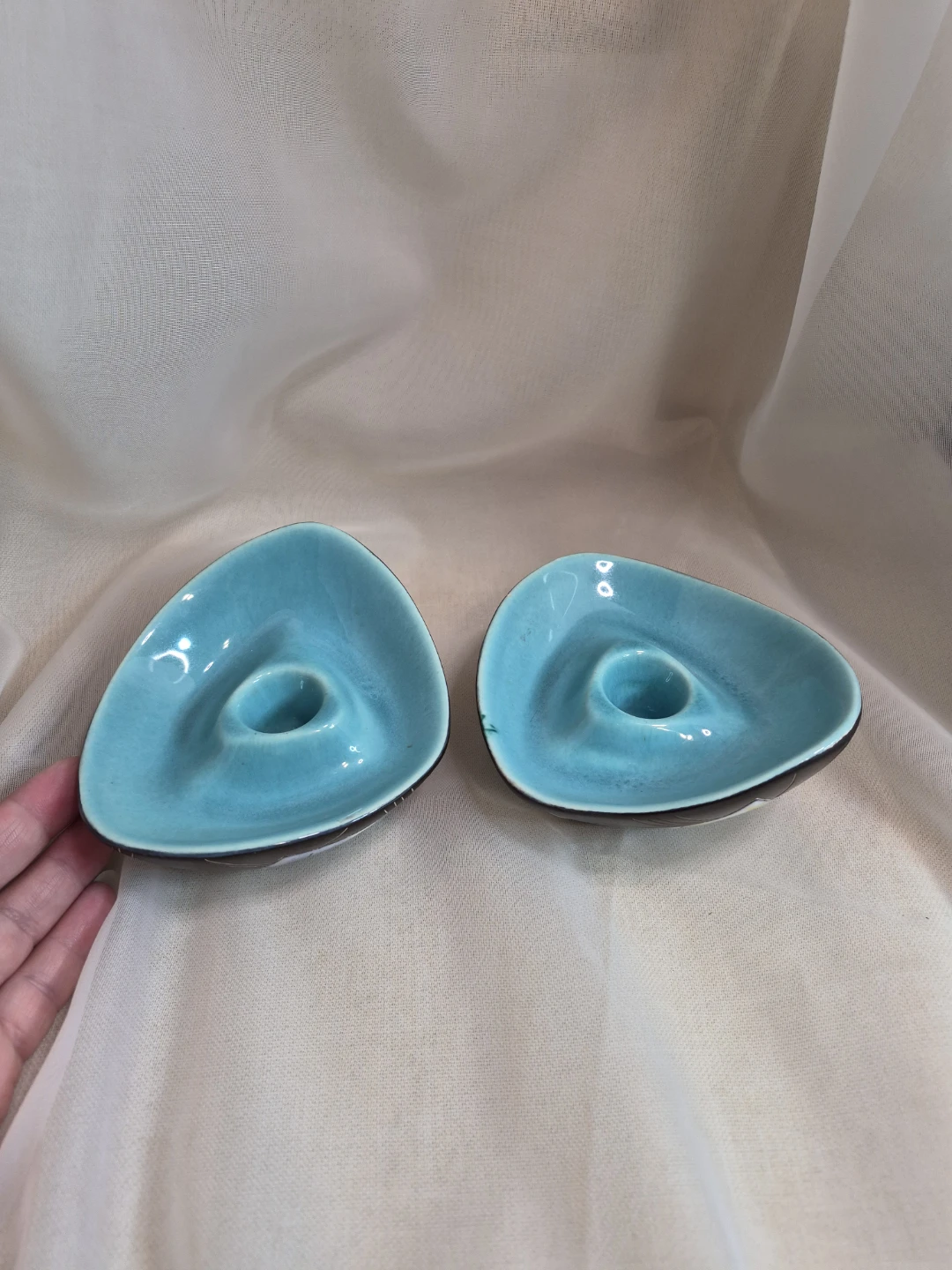 Beautiful Pair of Vintage Handmade Hand Painted Pottery... - photo 2