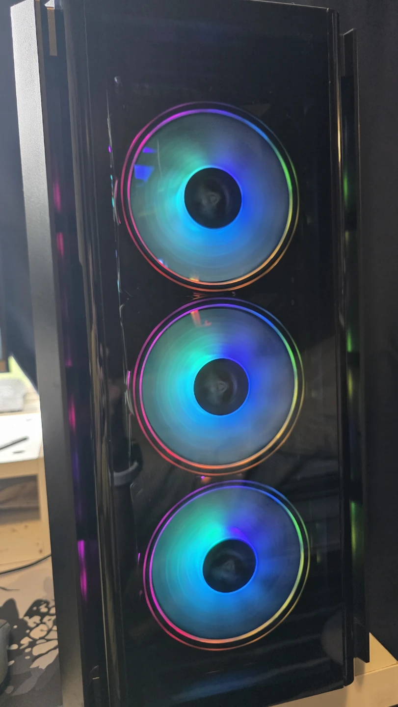Gaming PC Ryzen 7 7800X3D | 9070 XT | 32 ddr5