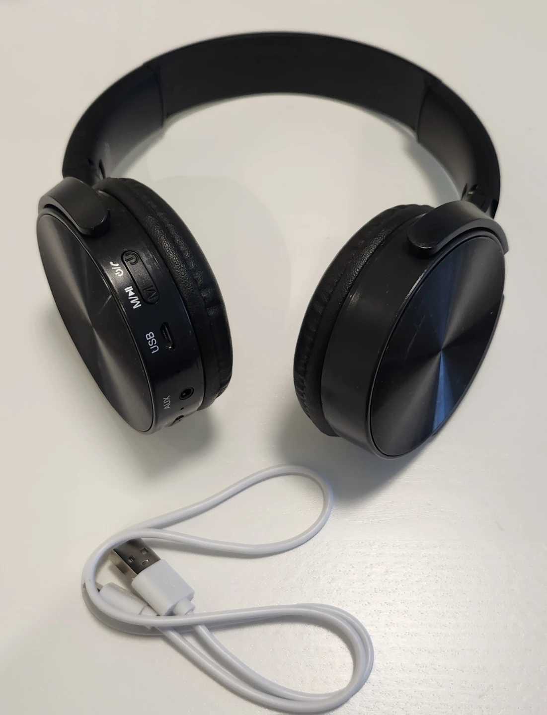 Black Wireless Mercury  Headphones with USB Charging Cable