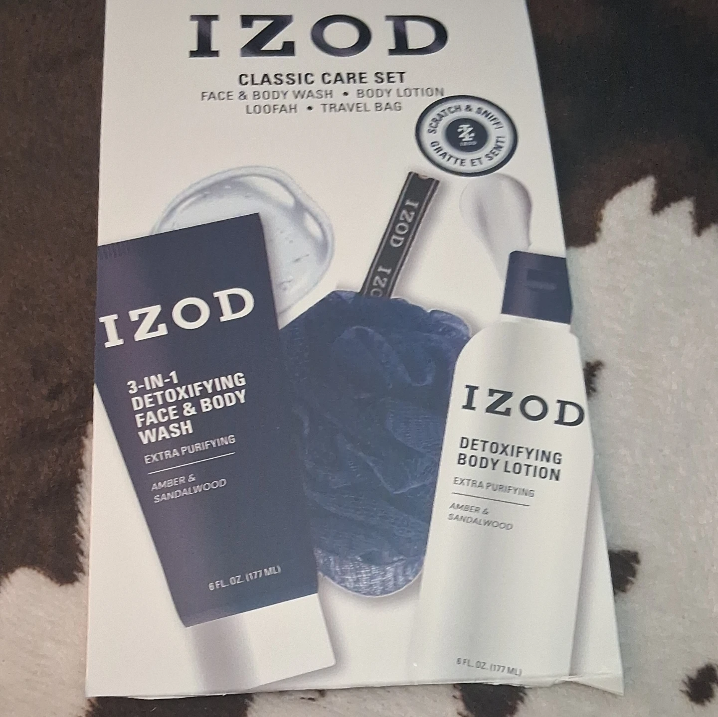 IZOD Classic Care Set Face & Body Wash Lotion Loofah Travel Bag - photo 2