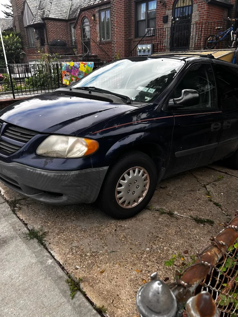 Dodge caravan minivan
