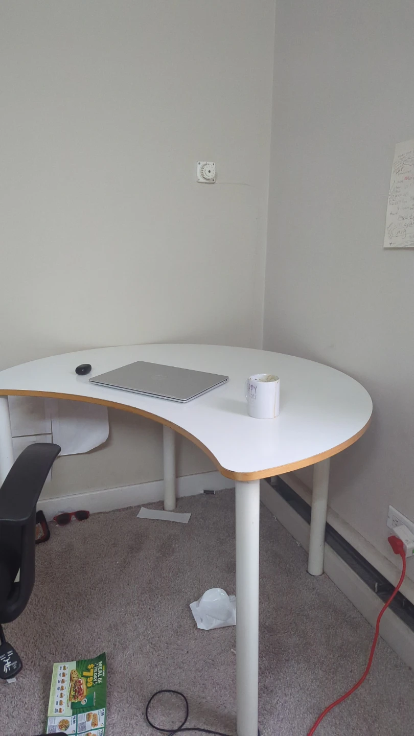 White computer desk - photo 2