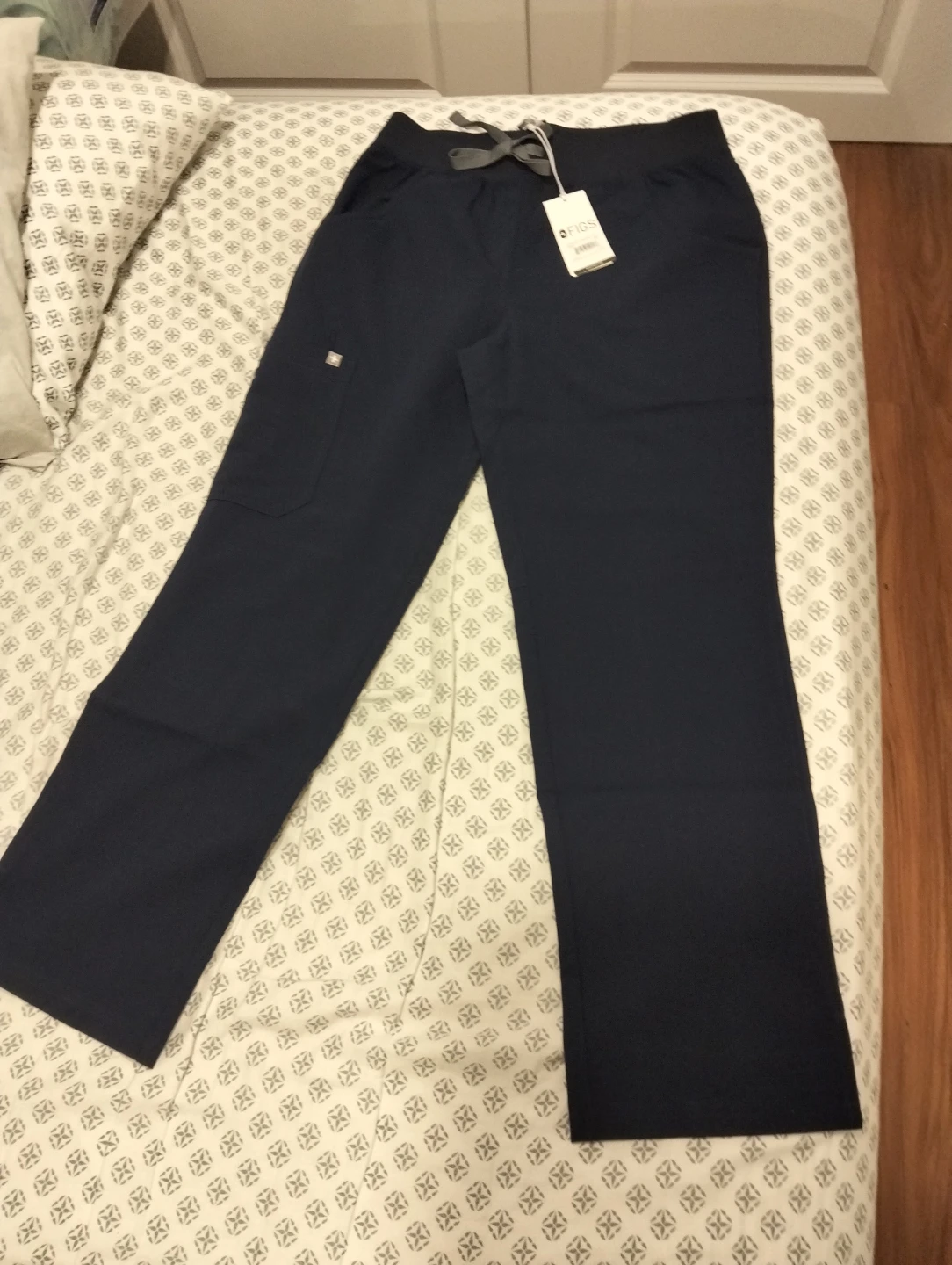 FIGS Navy Scrub Top and Pants Set - photo 2