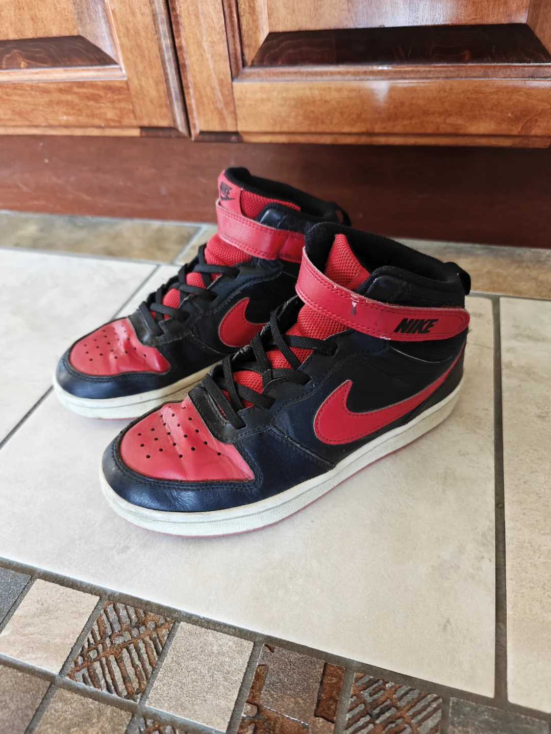 Nike Court Borough Mid 2 shoes size 2.5Y