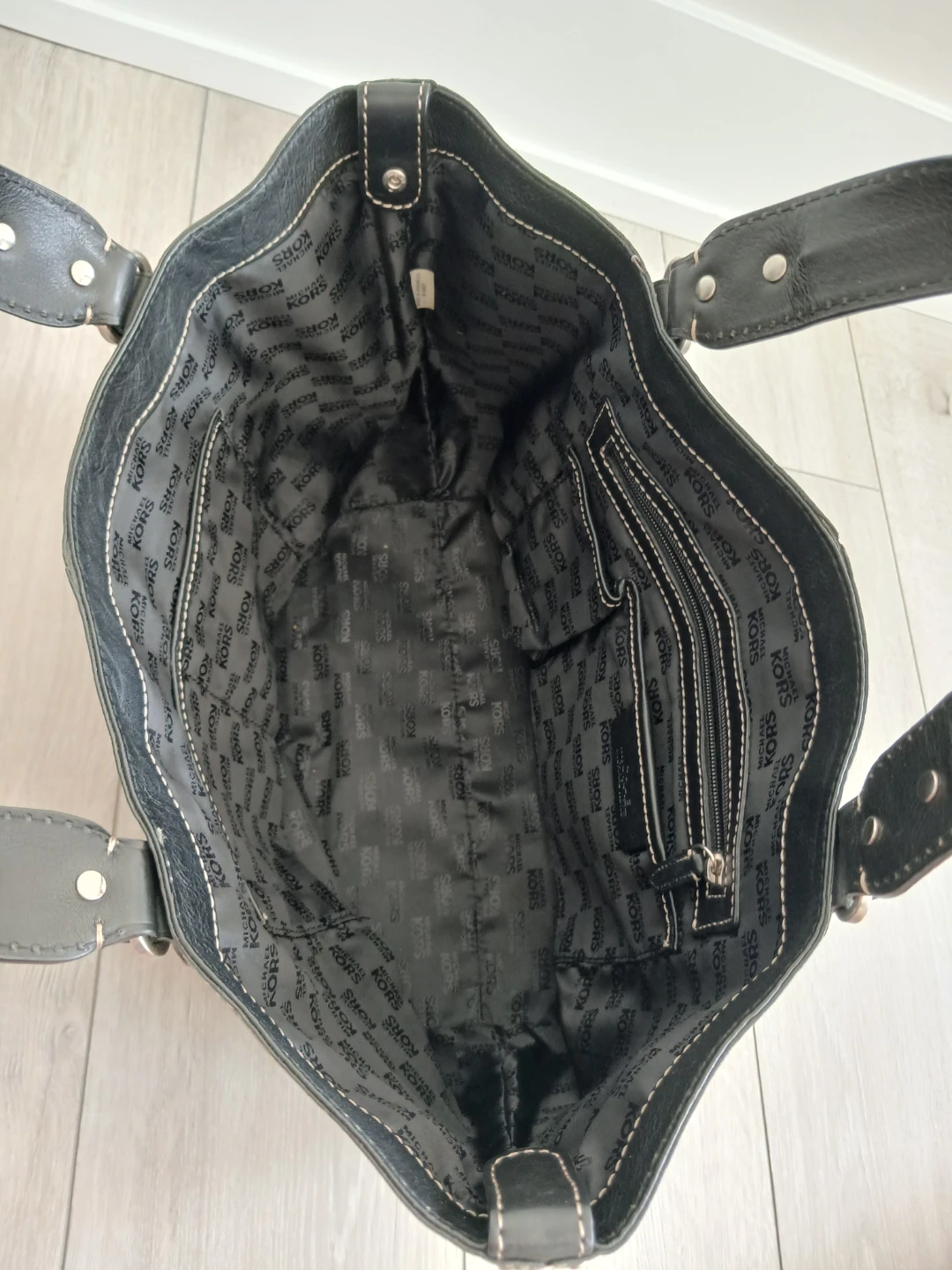 Michael Kors Black Leather Studded Tote Bag - photo 4