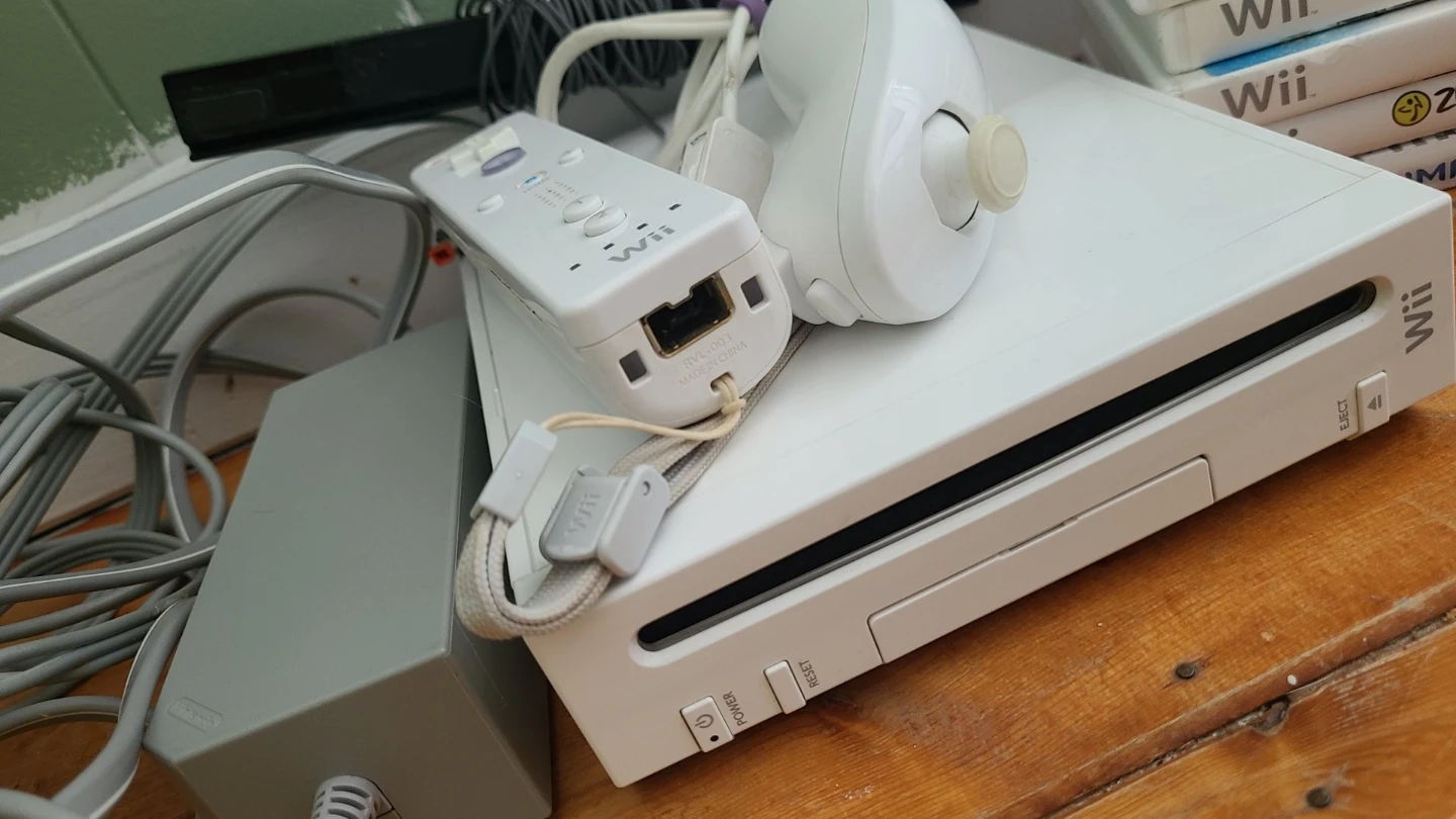 Wii with games - photo 2