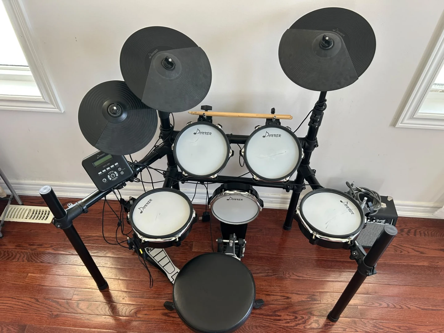 Donner Electronic Drum Kit with Squier Amplifier