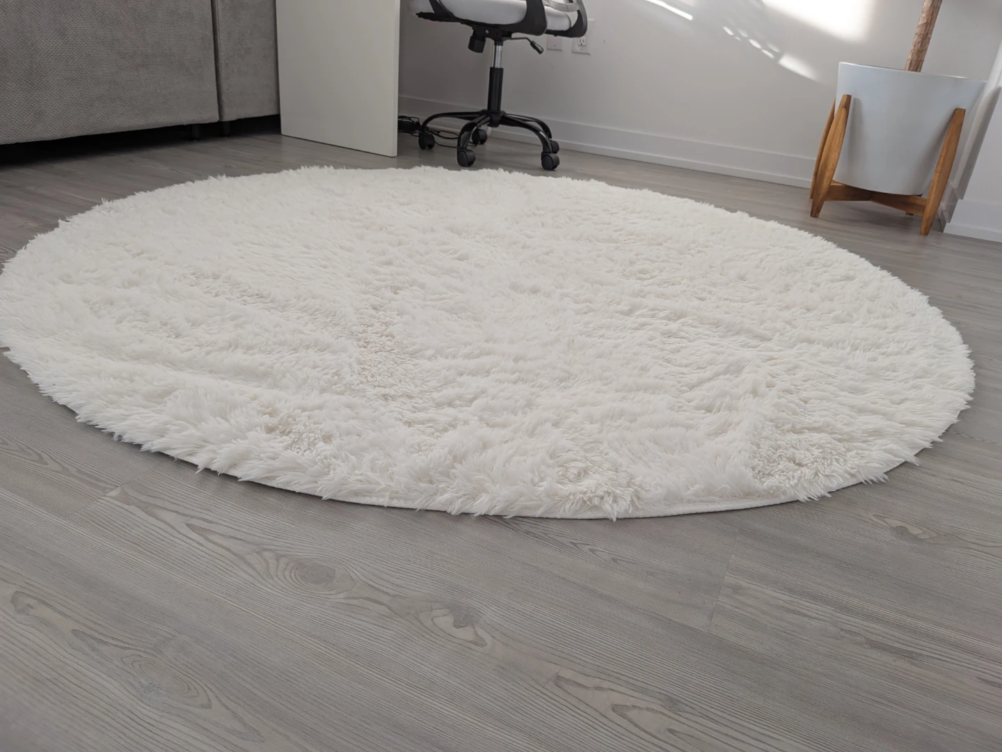 White Round Shaggy Rug