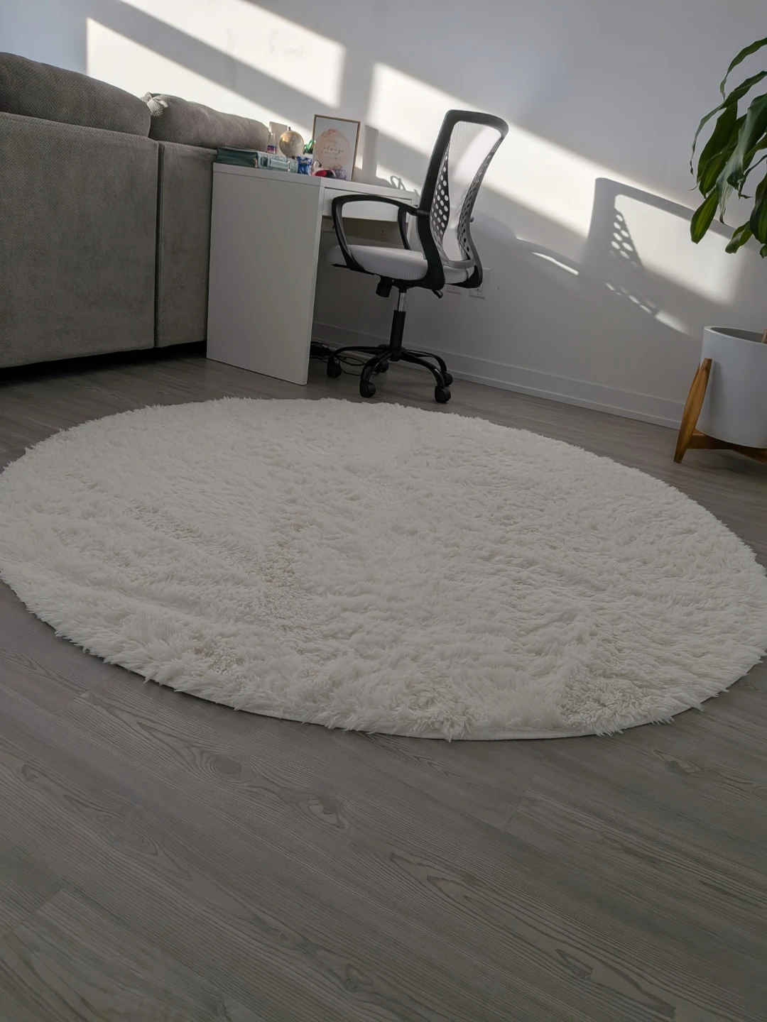 White Round Shaggy Rug - photo 3