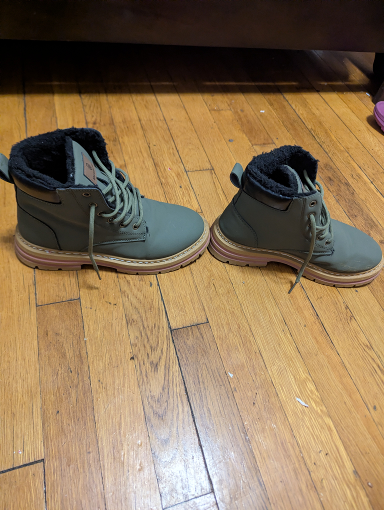 Green Lace-Up Boots with Fur Lining - photo 2