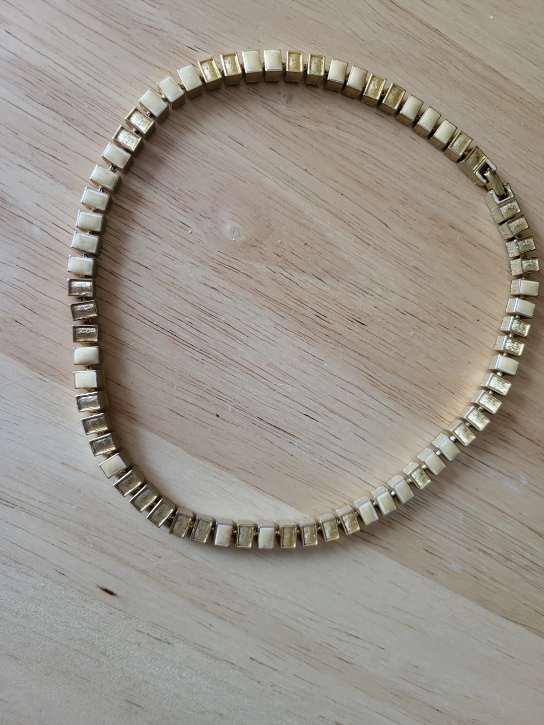 Gold coloured necklace