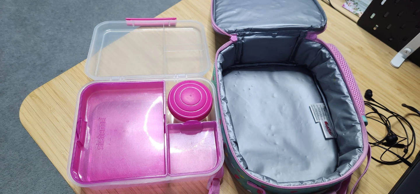 FREE: L.O.L. Surprise Lunch Bag with Sistema Container - photo 3