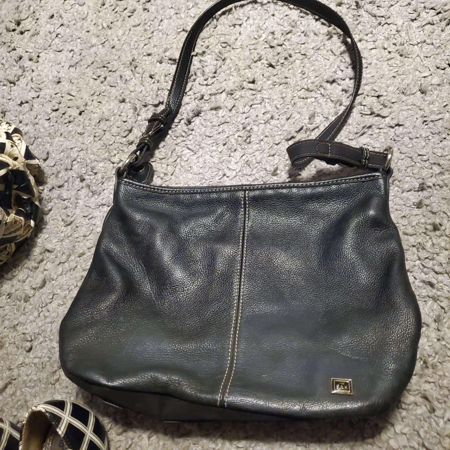 The Sak Black Leather Hobo Bag & Silver/Black Flats - photo 4