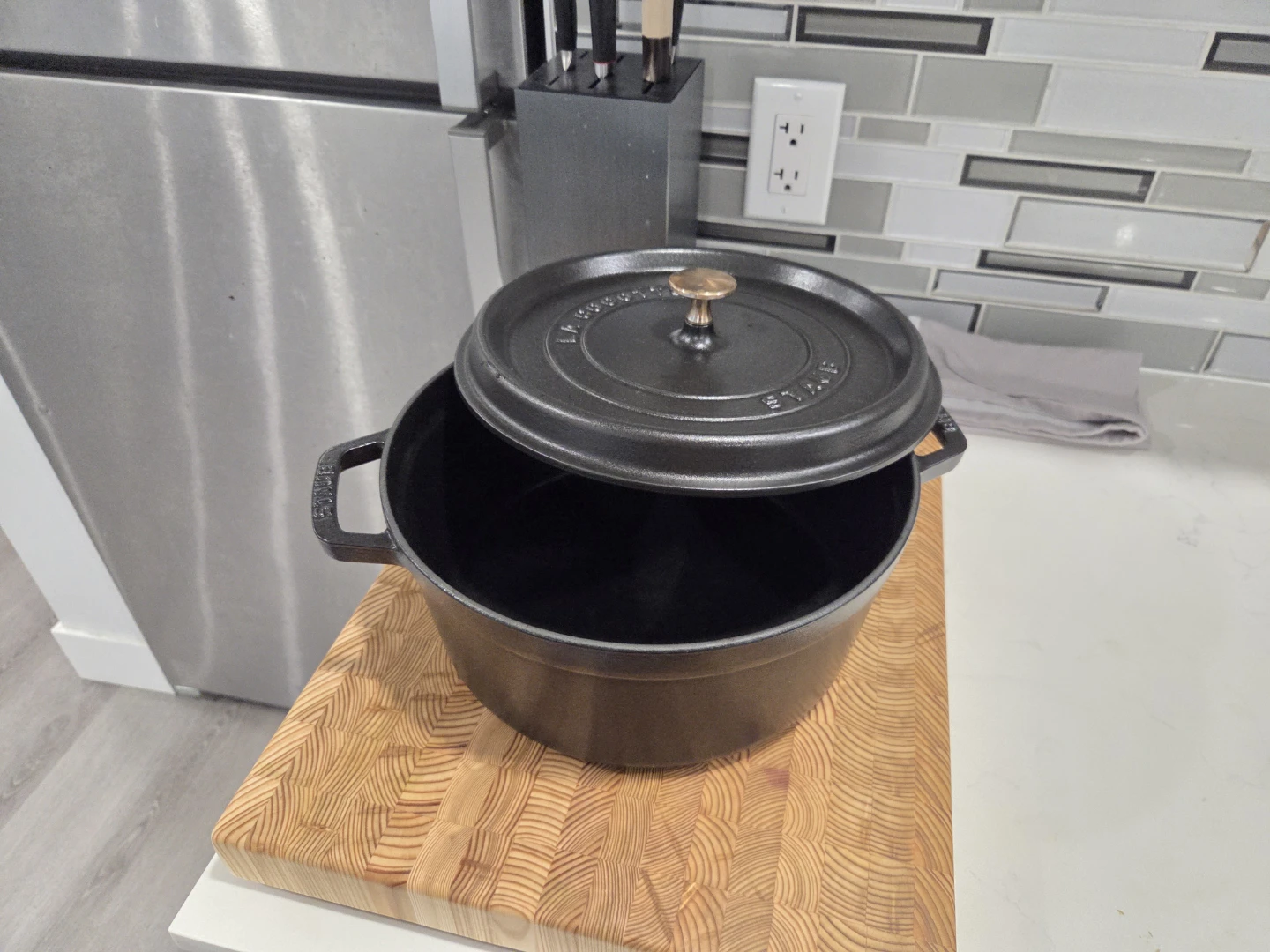 Staub Cast Iron Dutch Oven 5.5qt - photo 2