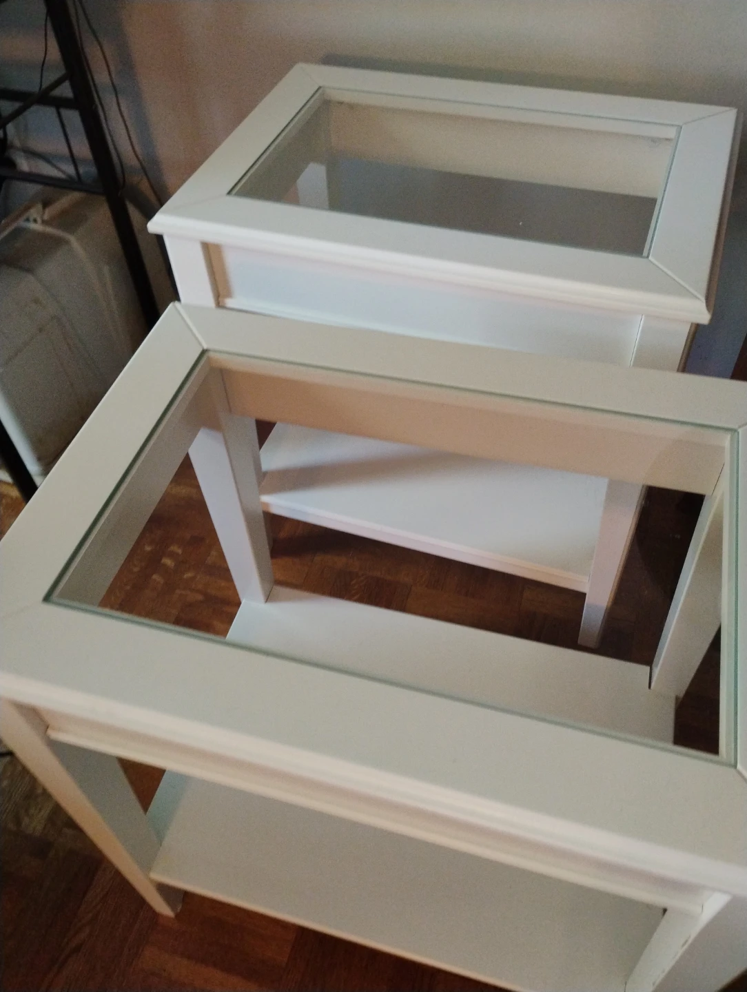 2 white solid livingroom table set