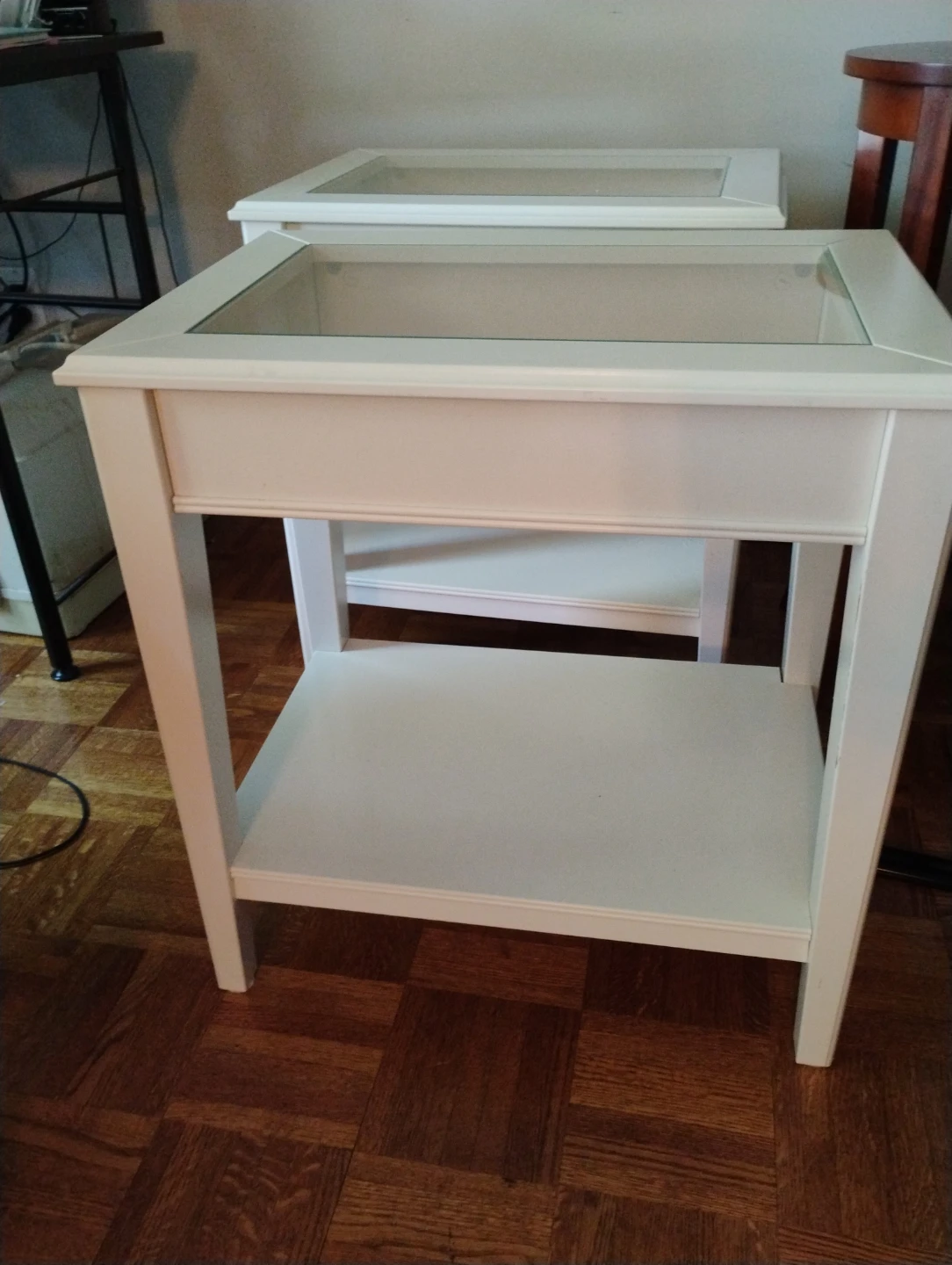 2 white solid livingroom table set - photo 2